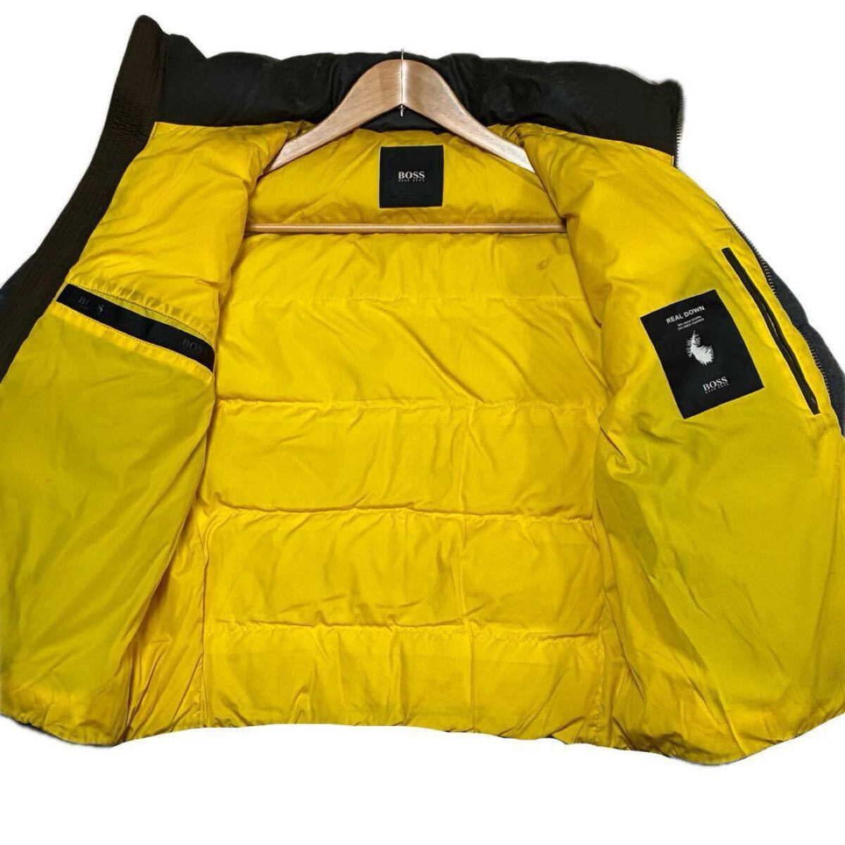 美品 Mサイズ相当 HUGO BOSS ヒューゴボス ダウンジャケット デニム切替 フード収納　ロゴワッペン カーキ 46 ダックダウン80% フェザー20%_画像8