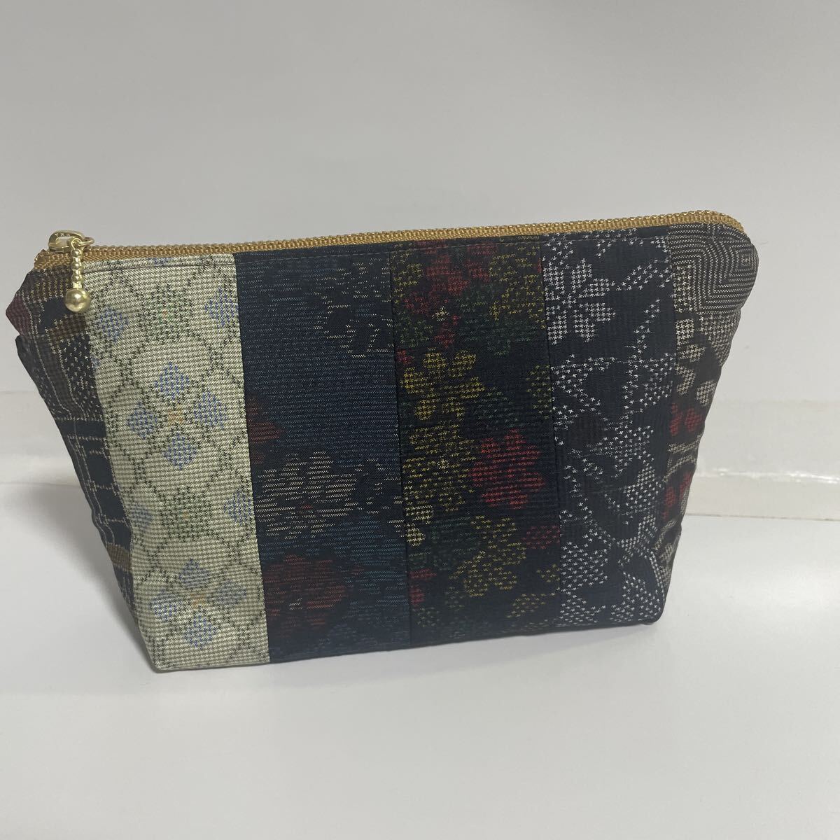 ◇コスメポーチ（内ポケット付）◇高さ12×横20×マチ6　正絹　本場大島紬　パッチワーク♪e_画像1