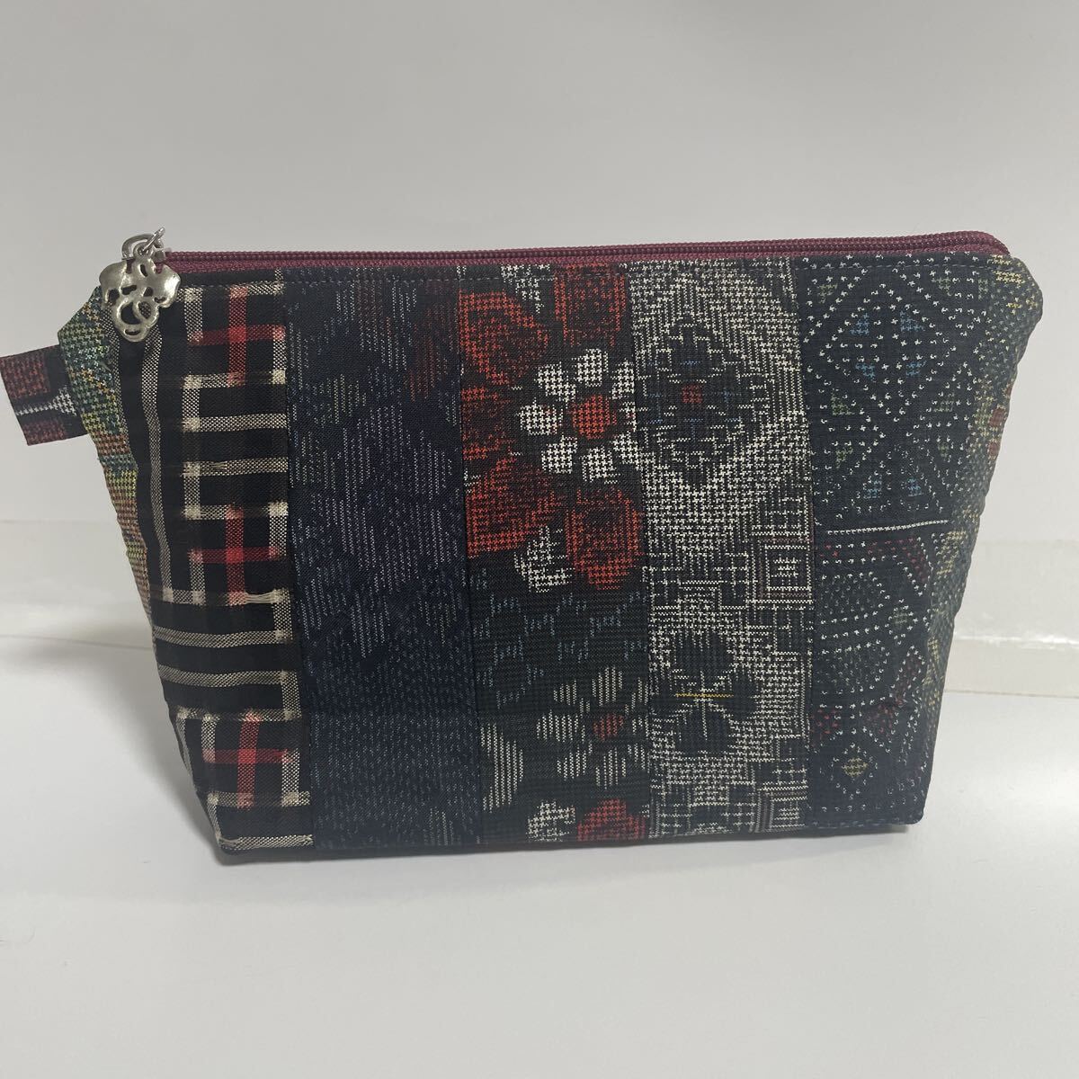 ◇コスメポーチ◇高さ12×横20×マチ6　正絹 本場大島紬 パッチワーク♪a_画像1