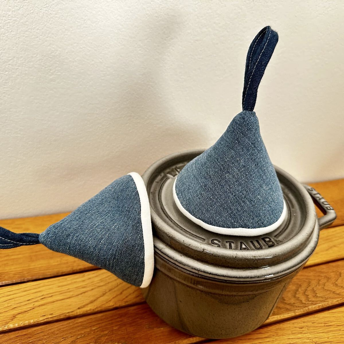 三角鍋つかみ★staubストウブホーロー鍋★ミトン★鍋つかみ★デニムリメイク　　　_画像2