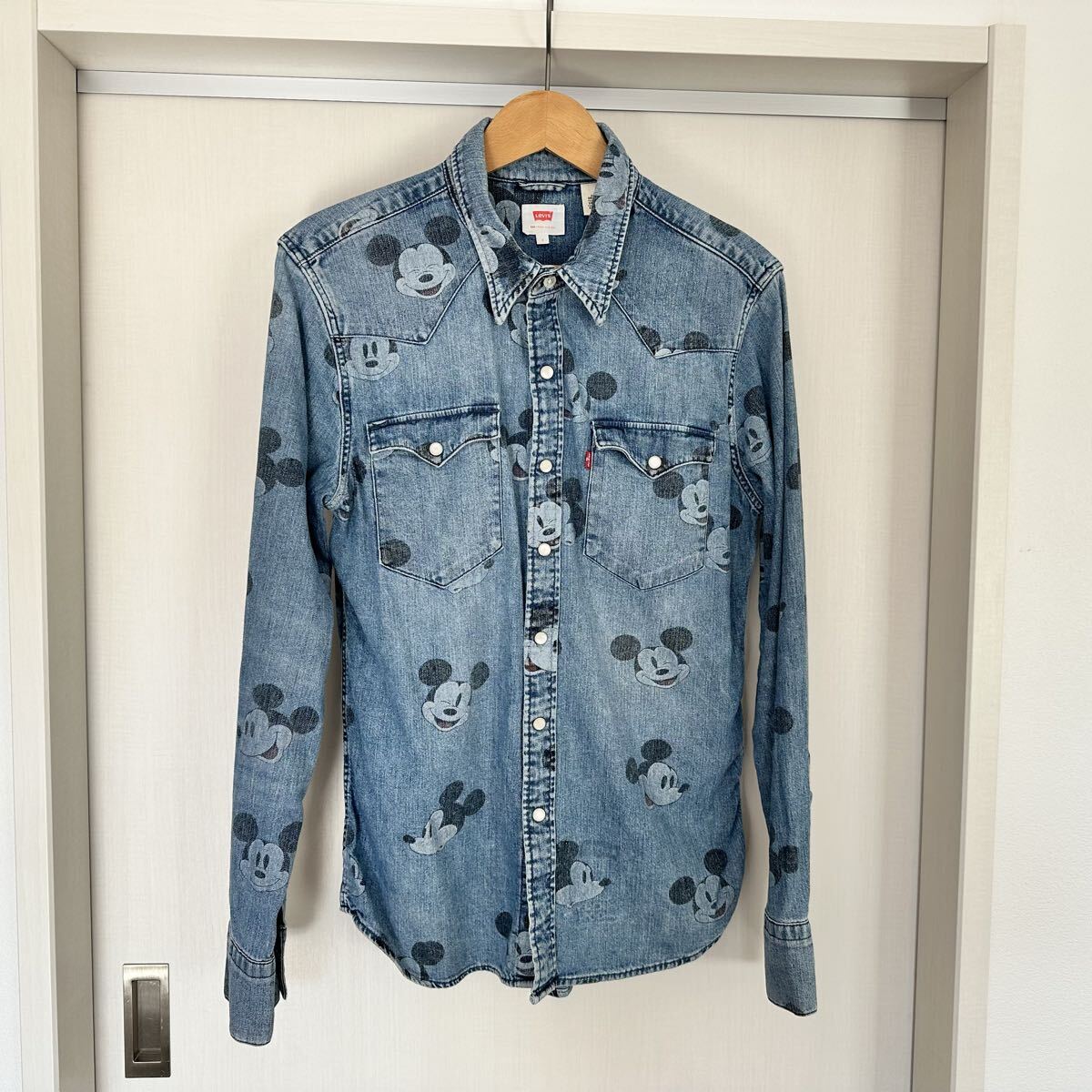 LEVI'S ミッキーマウス柄 デニムシャツ リーバイス 長袖シャツ ウエスタンシャツ_画像1