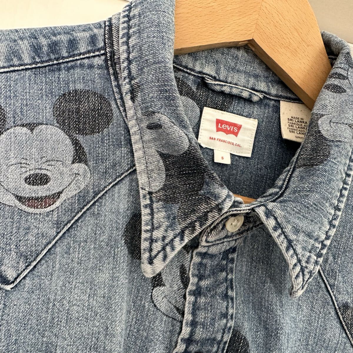 LEVI'S ミッキーマウス柄 デニムシャツ リーバイス 長袖シャツ ウエスタンシャツ_画像3