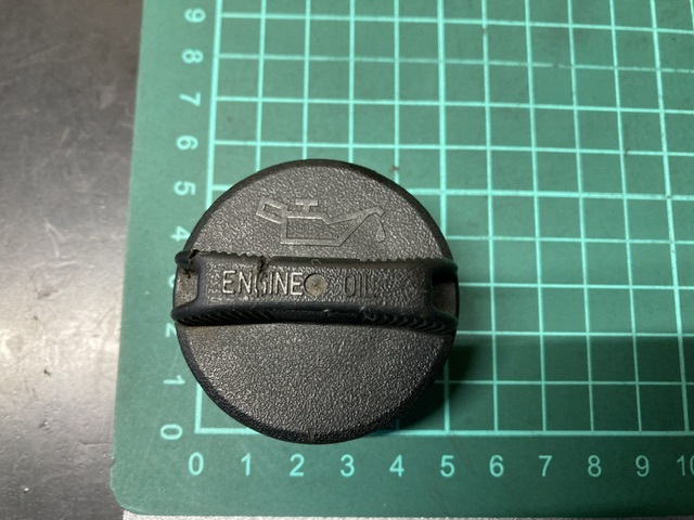 エンジン オイル フィラー キャップ デイズ B21W ニッサン 3B20 ふた 現状引渡_画像2