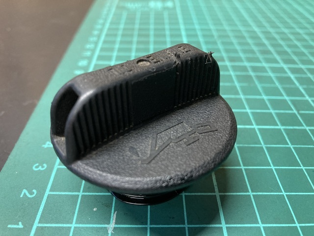 エンジン オイル フィラー キャップ デイズ B21W ニッサン 3B20 ふた 現状引渡_画像4