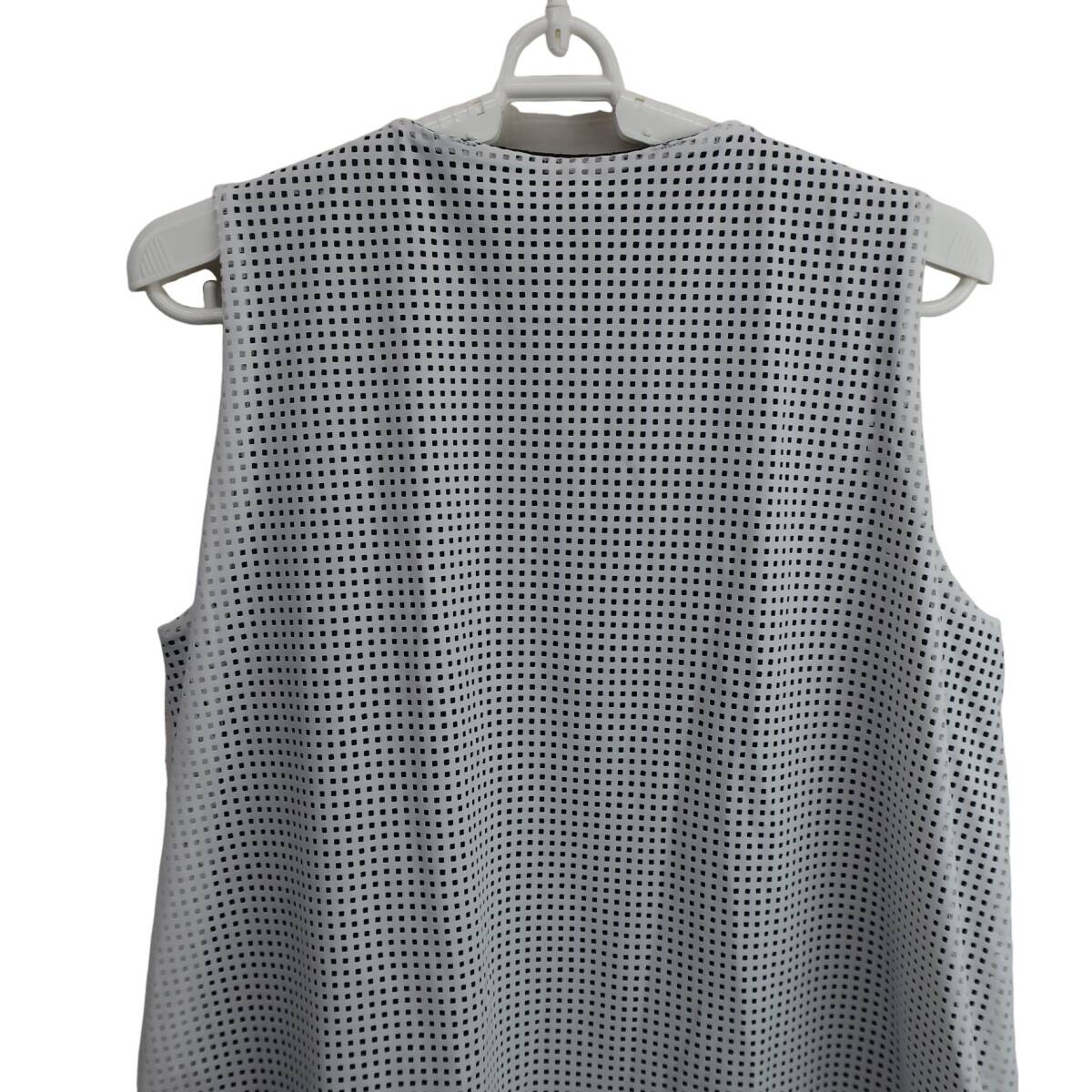 【美品】le coq sportif(ルコックスポルティフ) ベスト 白黒 レディース L ゴルフウェア 2510-1078 中古_画像6