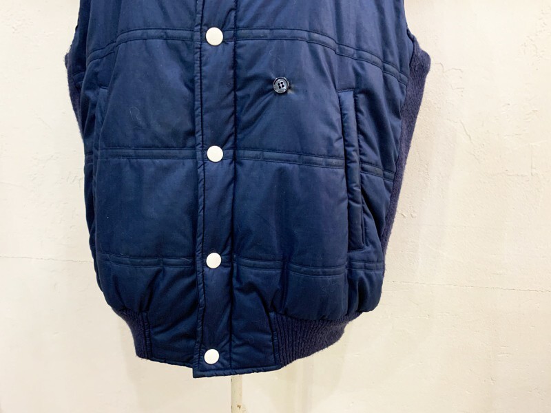 W1★MunsingWear/マンシングウェア ワンポイント刺繍中綿ベスト ネイビー レディースMサイズ ゴルフウェア 防寒 リブ切替 USED ★_画像3