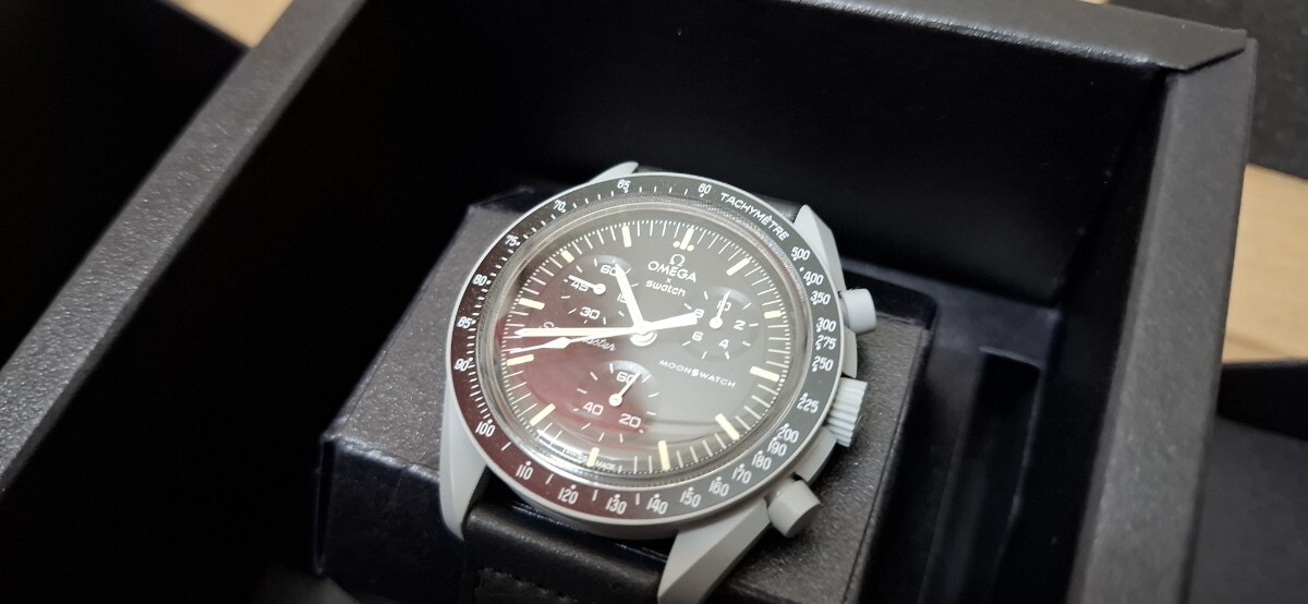 ☆即決時送料込 中古品 OMEGA × swatch MISSION TO THE MOON グレー 社外バンド付 メンズ 試着のみ☆オメガ × スウォッチ_画像2