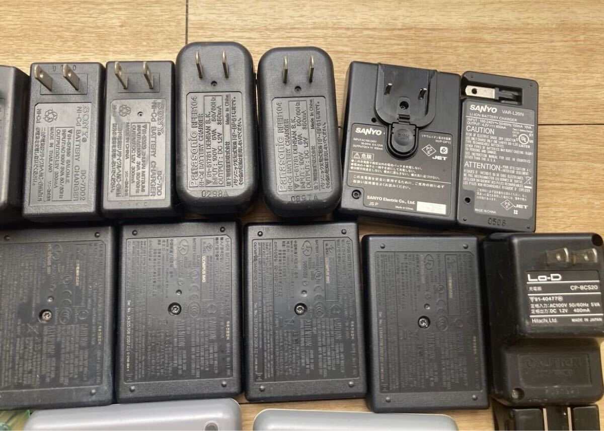 キヤノン、オリンパス、SONY他：デジカメ・ビデオ・音楽Player充電器、バッテリー【約58個、ジャンク扱い】_画像8