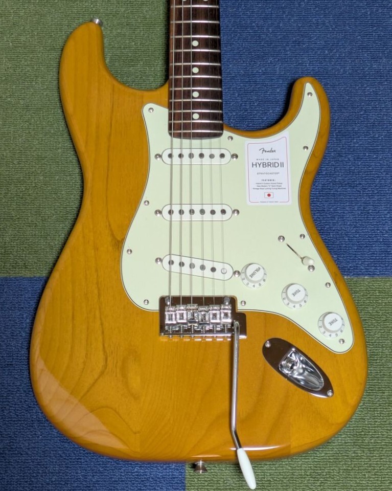 ★Made in Japan Hybrid II Stratocaster Vintage Natural ローズウッド指板 アルダーボディー 22フレット B級品 3か所計6個の打痕あり_画像3