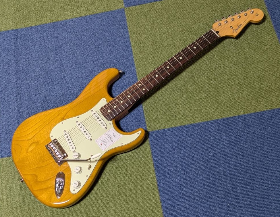 ★Made in Japan Hybrid II Stratocaster Vintage Natural ローズウッド指板 アルダーボディー 22フレット B級品 3か所計6個の打痕あり_画像2