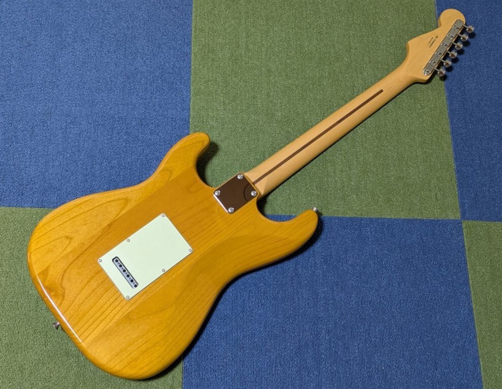 ★Made in Japan Hybrid II Stratocaster Vintage Natural ローズウッド指板 アルダーボディー 22フレット B級品 3か所計6個の打痕あり_画像4