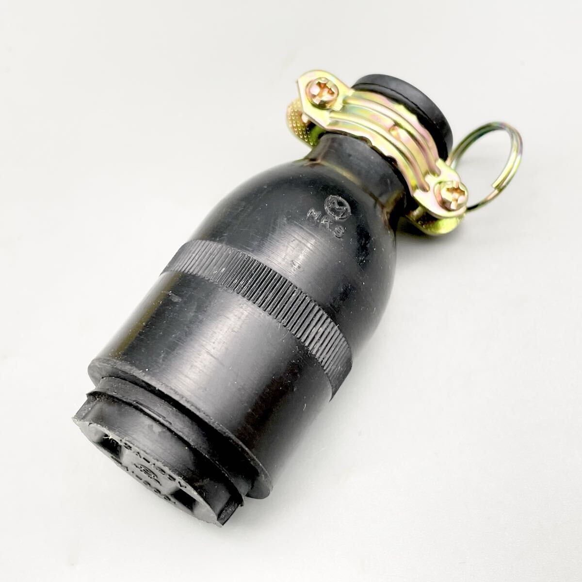 [新品 未使用品] 明工社 丸形 ゴムコネクターボデー MC2616 2P 15A 125V 3個 バンド付 コンセント 防水型 電気部品 金物屋 在庫品 まとめ_画像2