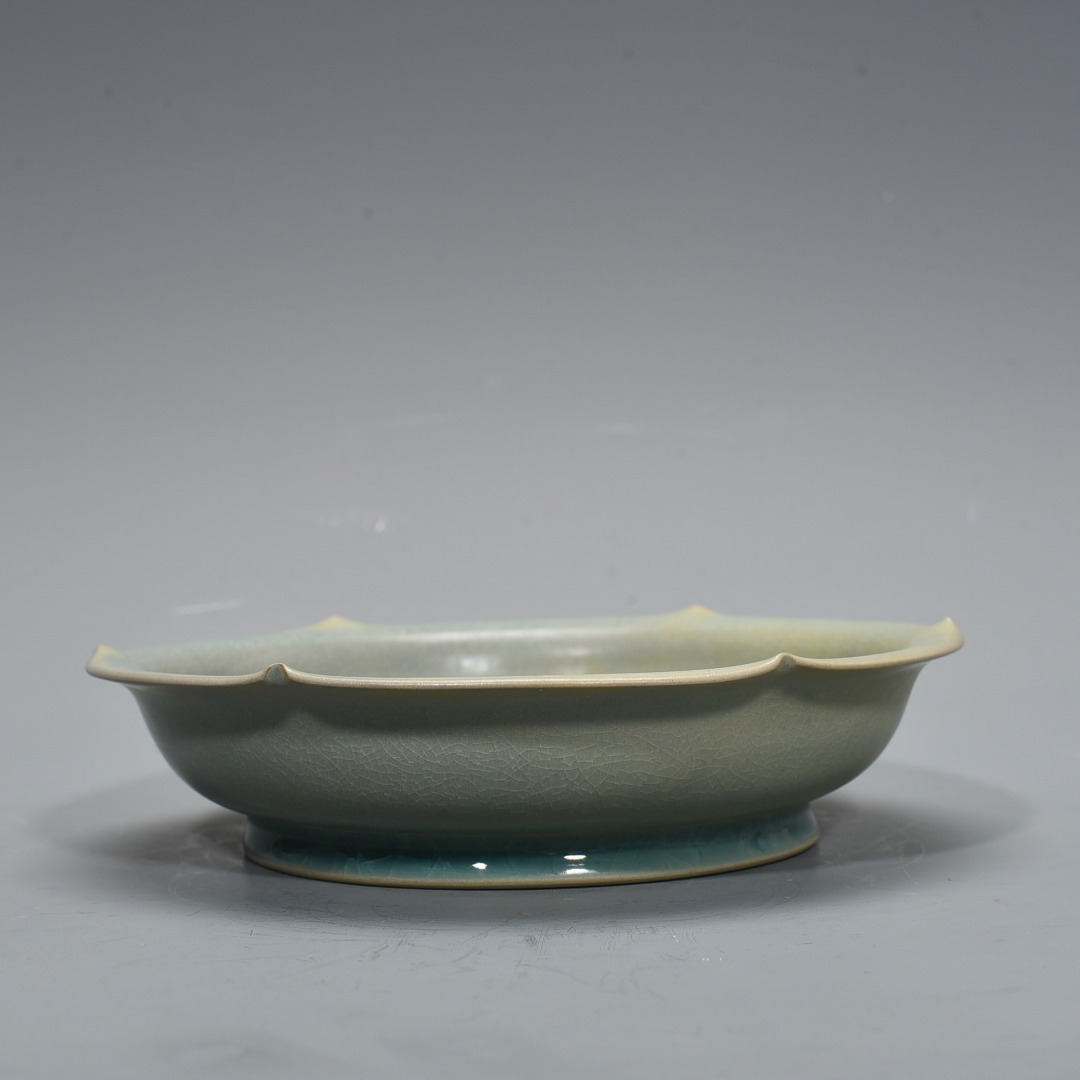 YA108■宋時代 汝窯 天青釉 氷裂紋 梅蘭竹菊侍女人物紋葵口洗 古陶磁器 古玩旧蔵 時代物■直径20cm■_画像9