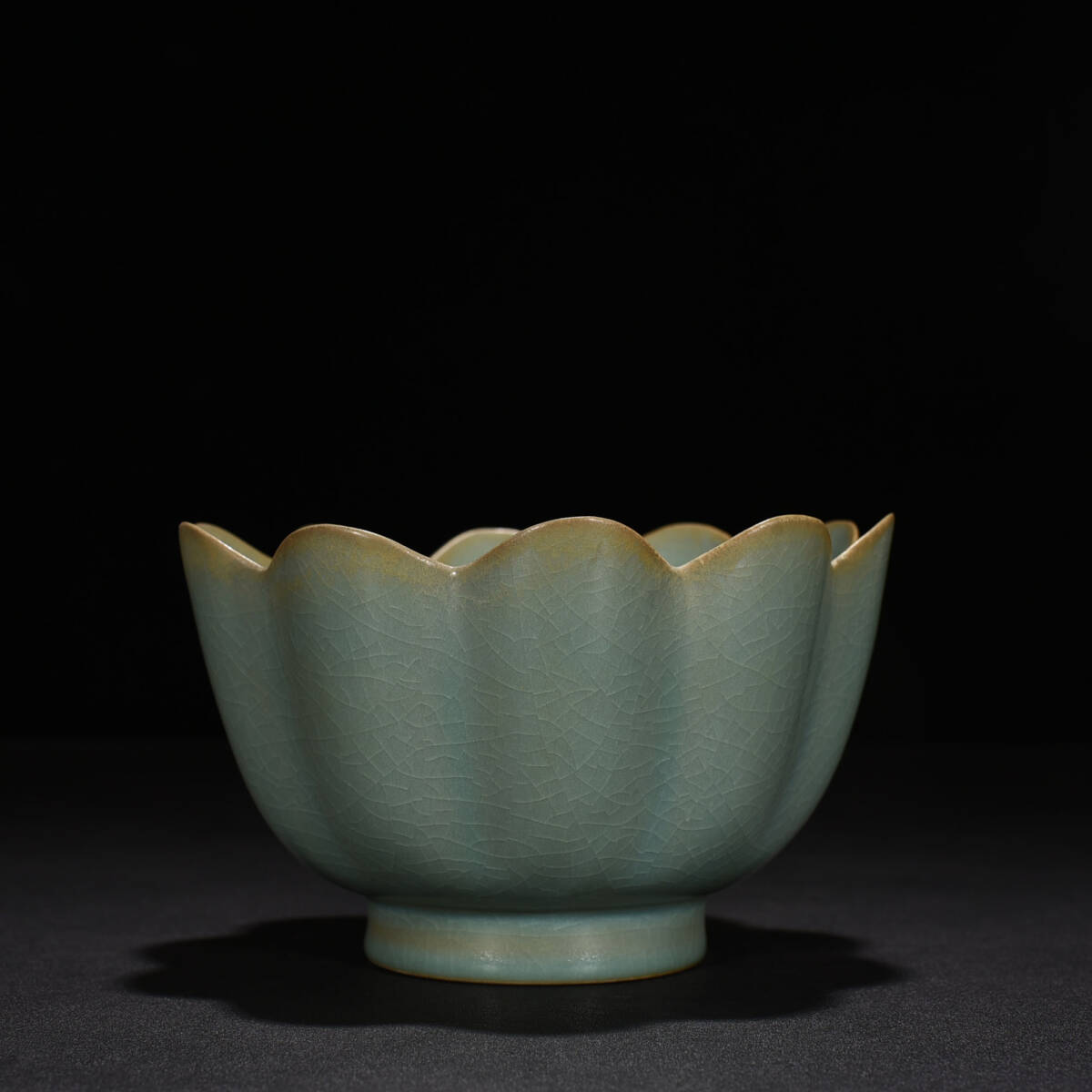 YA121■宋時代 汝窯 天青釉 蓮花大碗 時代物 古玩 唐物 古陶磁器■_画像4