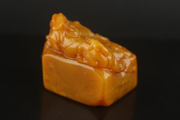 ◆YM3◆田黄石彫り古獣 印章擺件 底坐付き 時代物 古玩 唐物◆重さ80g_画像4