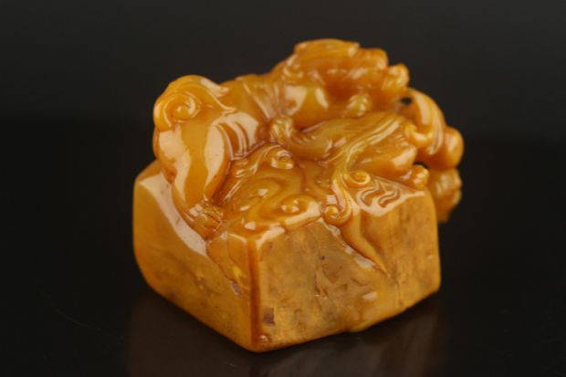 ◆YM3◆田黄石彫り古獣 印章擺件 底坐付き 時代物 古玩 唐物◆重さ80g_画像5