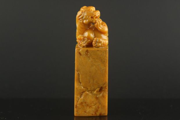 ◆YM4◆田黄石彫り古獅 印章擺件 時代物 古玩 唐物◆重さ90g_画像1