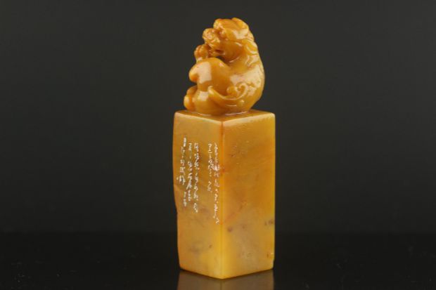 ◆YM4◆田黄石彫り古獅 印章擺件 時代物 古玩 唐物◆重さ90g_画像2