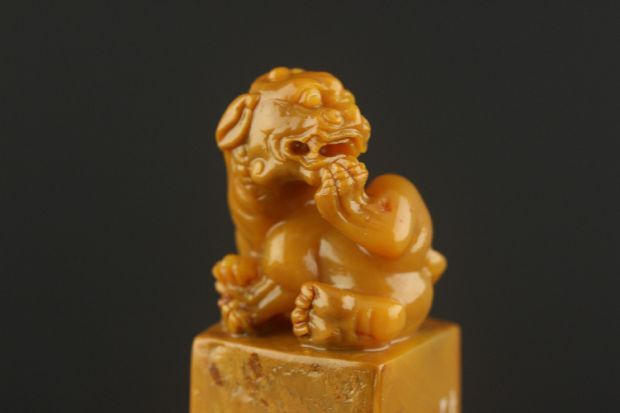 ◆YM4◆田黄石彫り古獅 印章擺件 時代物 古玩 唐物◆重さ90g_画像5