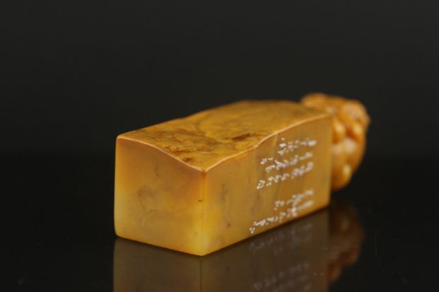 ◆YM4◆田黄石彫り古獅 印章擺件 時代物 古玩 唐物◆重さ90g_画像9