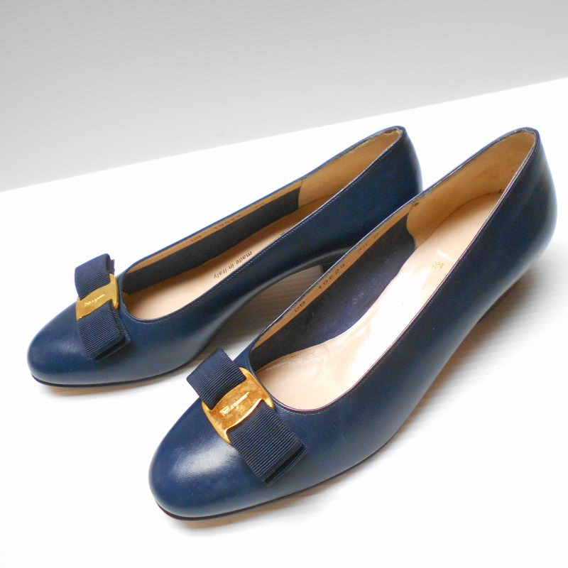 978212 Ferragamo フェラガモ 紺系 ヴァラ パンプス 7.1/2C_画像2