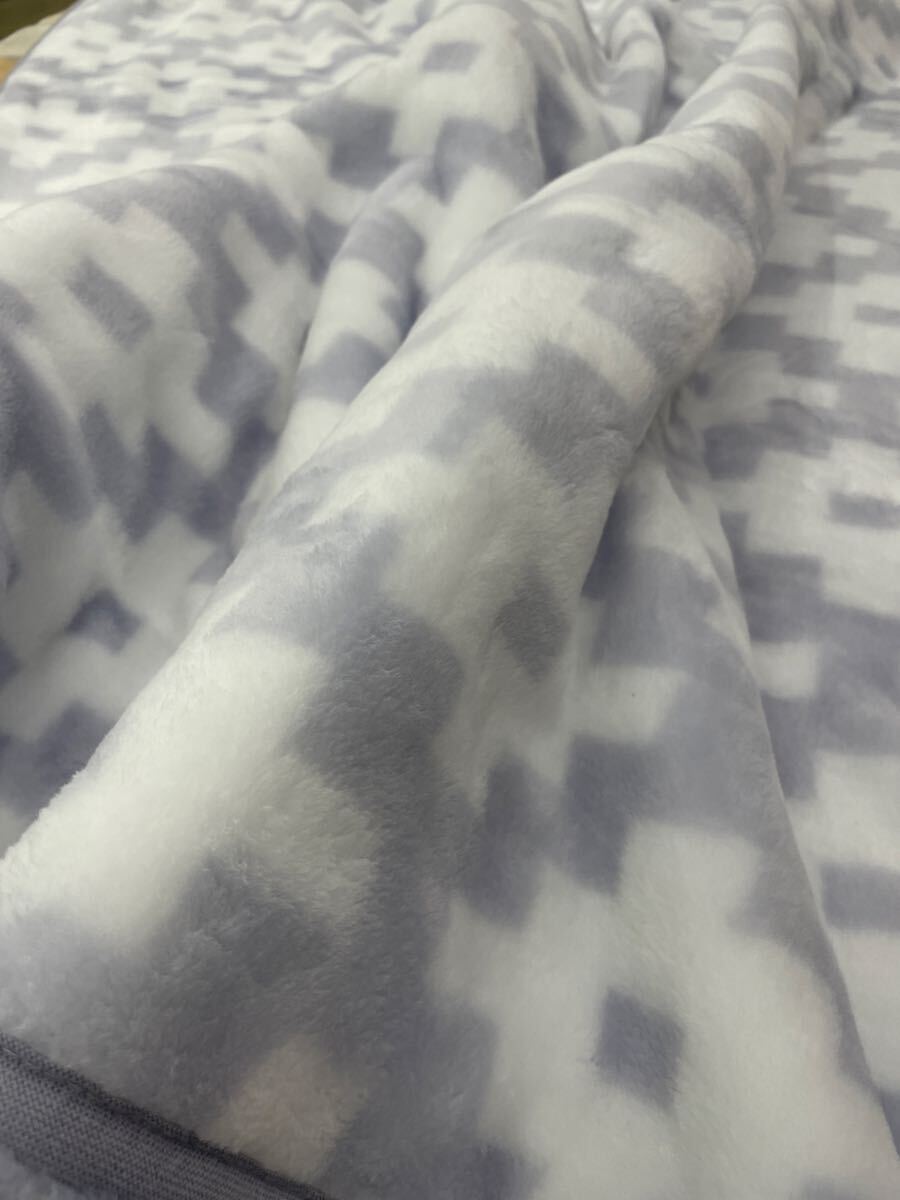 ロマンス小杉 日本製 16,500円 訳あり 厚い 襟付き高級2枚合わせ毛布 厚くて暖かい 丸洗いOK シングル ブルー_画像4