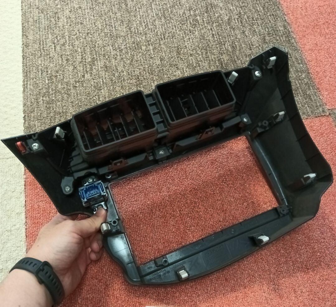 ③美品　フィット　オーディオパネル　ナビパネル　9インチ　GP1 GP2 GE6/7/8/9 GG7/8 08B40-TF0-RM-20 シャトル ナビパネル GE8 ホンダ_画像4