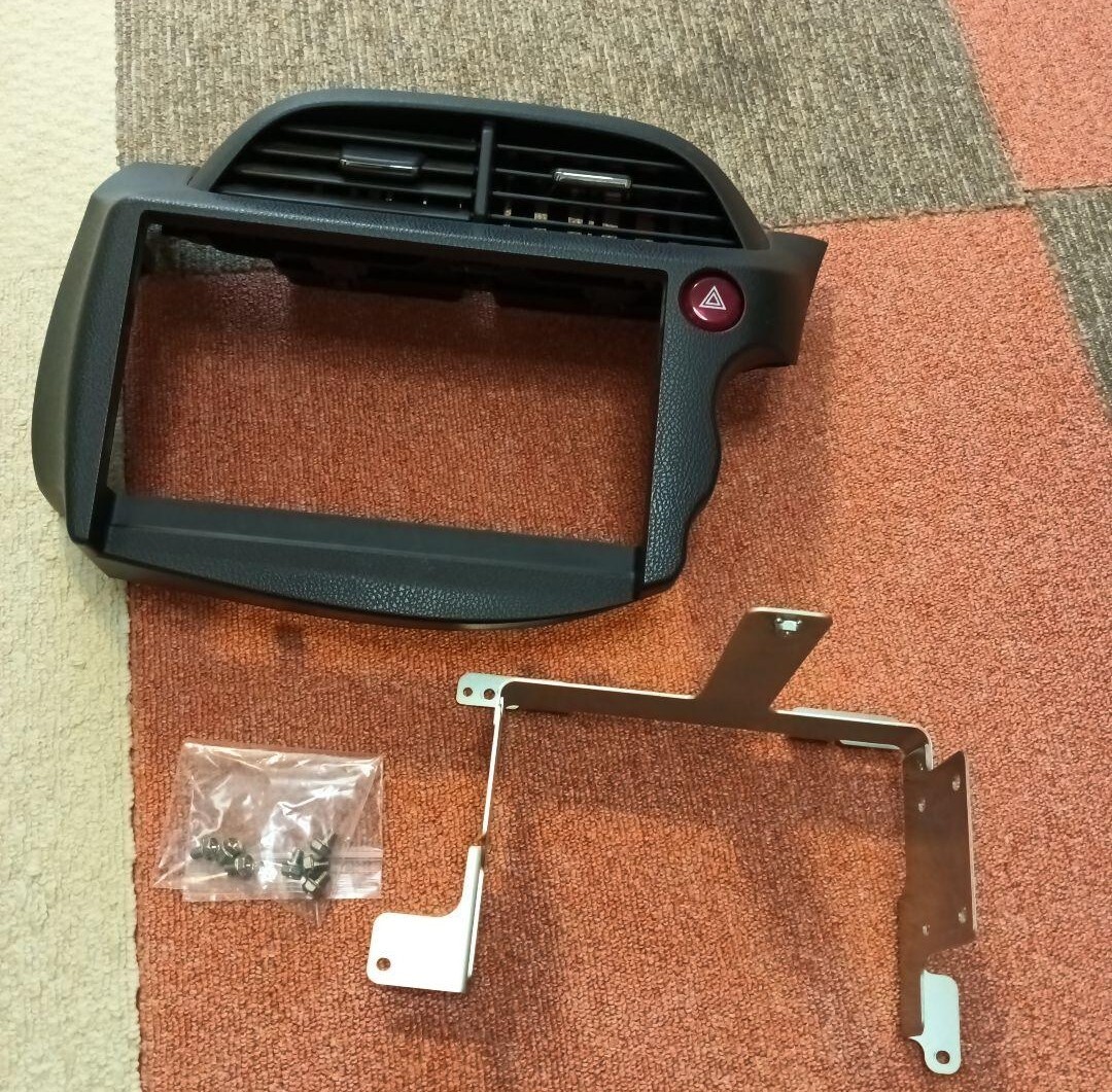 ③美品　フィット　オーディオパネル　ナビパネル　9インチ　GP1 GP2 GE6/7/8/9 GG7/8 08B40-TF0-RM-20 シャトル ナビパネル GE8 ホンダ_画像1