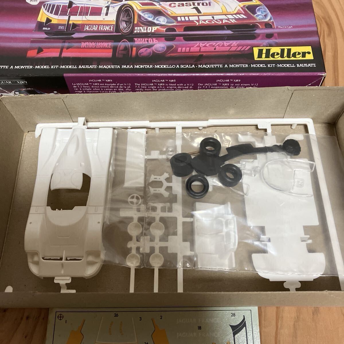 Heller プラモデル　1/43 JAGUAR XJR9 送料390円_画像3