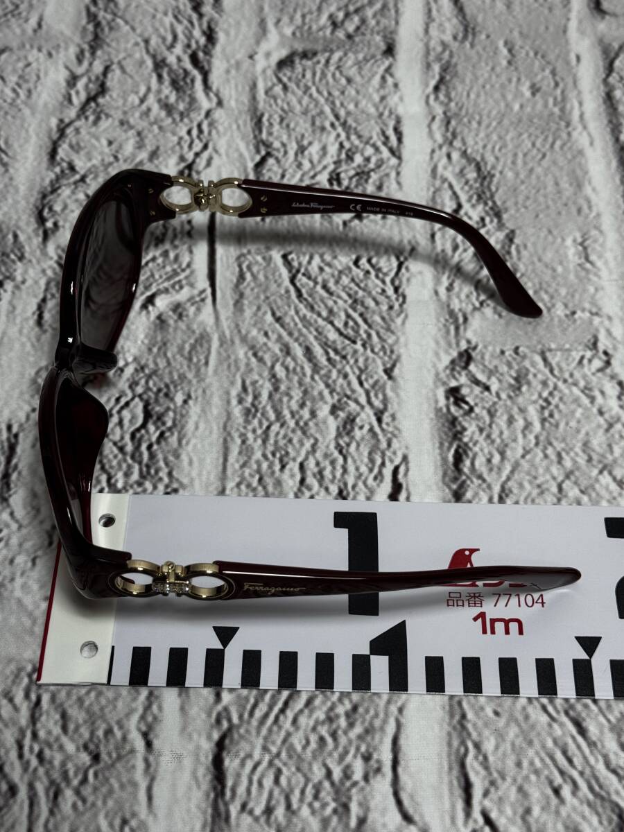  хорошая вещь Salvatore Ferragamo Salvatore Ferragamo SF896SRA солнцезащитные очки w5125-1113-①-②