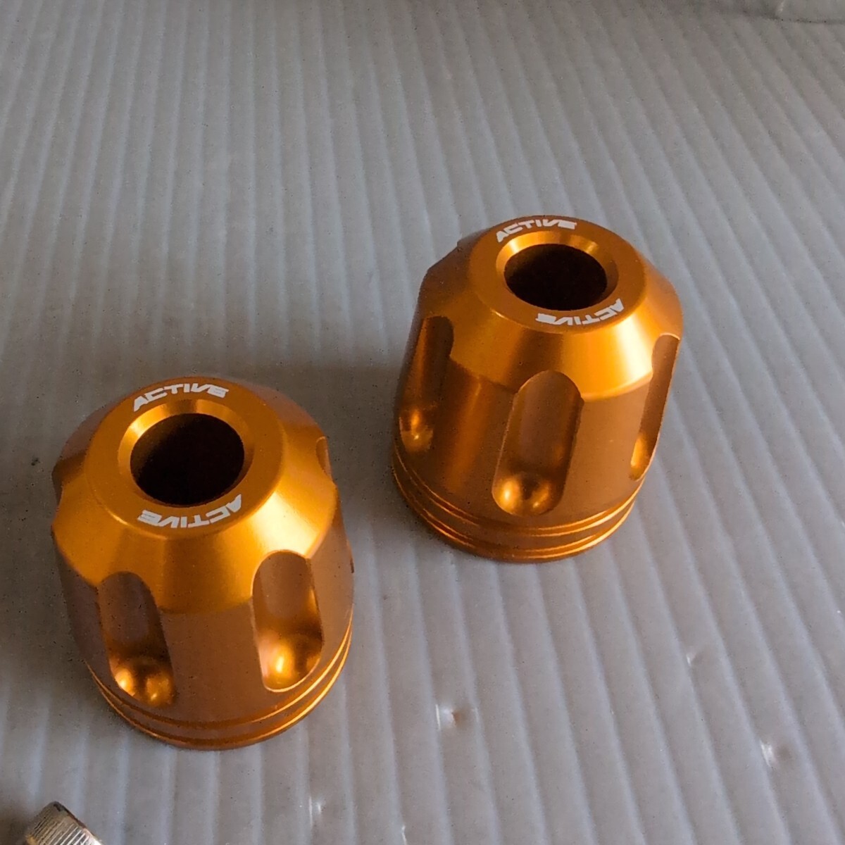 c206　アクティブ (ACTIVE) アルミバーエンド リボルバー ゴールド φ33-L35 60800113　中古品　部品不足　送料込み_画像2