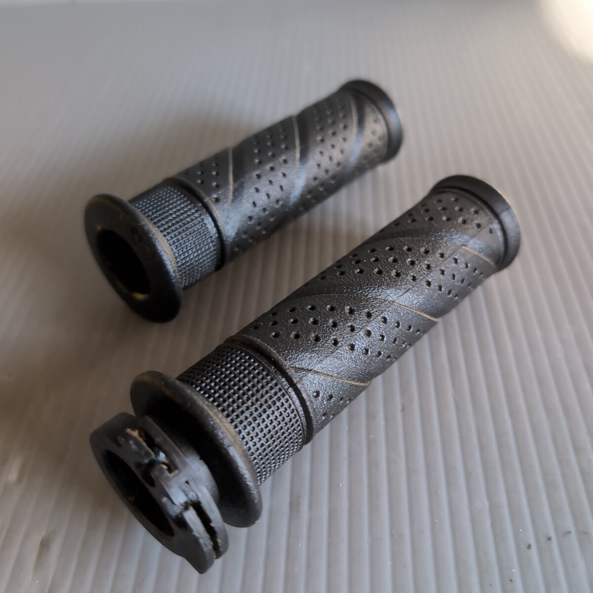 c747 バイク用 ホンダ純正 ハンドルグリップ 左右セット 中古品 送料込み モンキー125 ダックス125_画像1