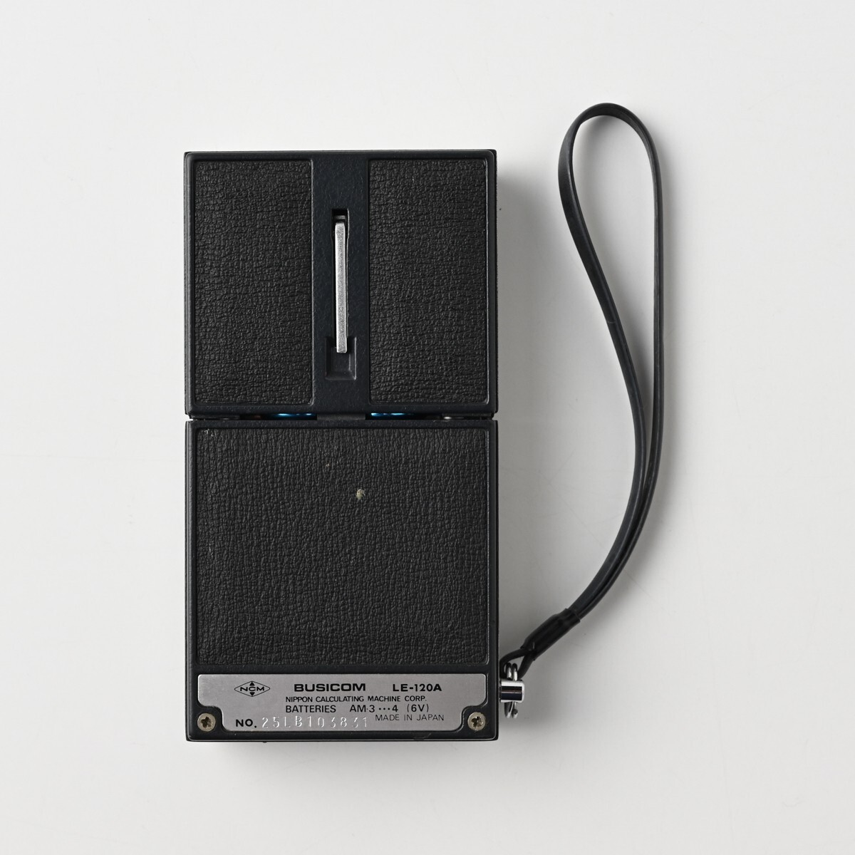 当時物 BUSICOM LE-120A 世界初の小型電卓 動作確認済 HANDY-LE 1971年発売 ビジコン ポケット電卓 ハンディ ポータブル 精密機器 計算機器_画像5