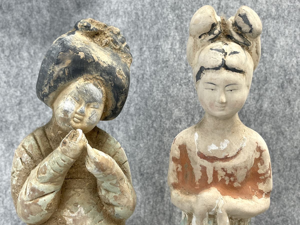 【R977】蔵出し品 年代物 唐時代 女性像 唐三彩 陶俑 4体セット 出土品 中国 古美術 芸術 骨董 土人形 発掘品 副葬品 古玩 古代_画像3
