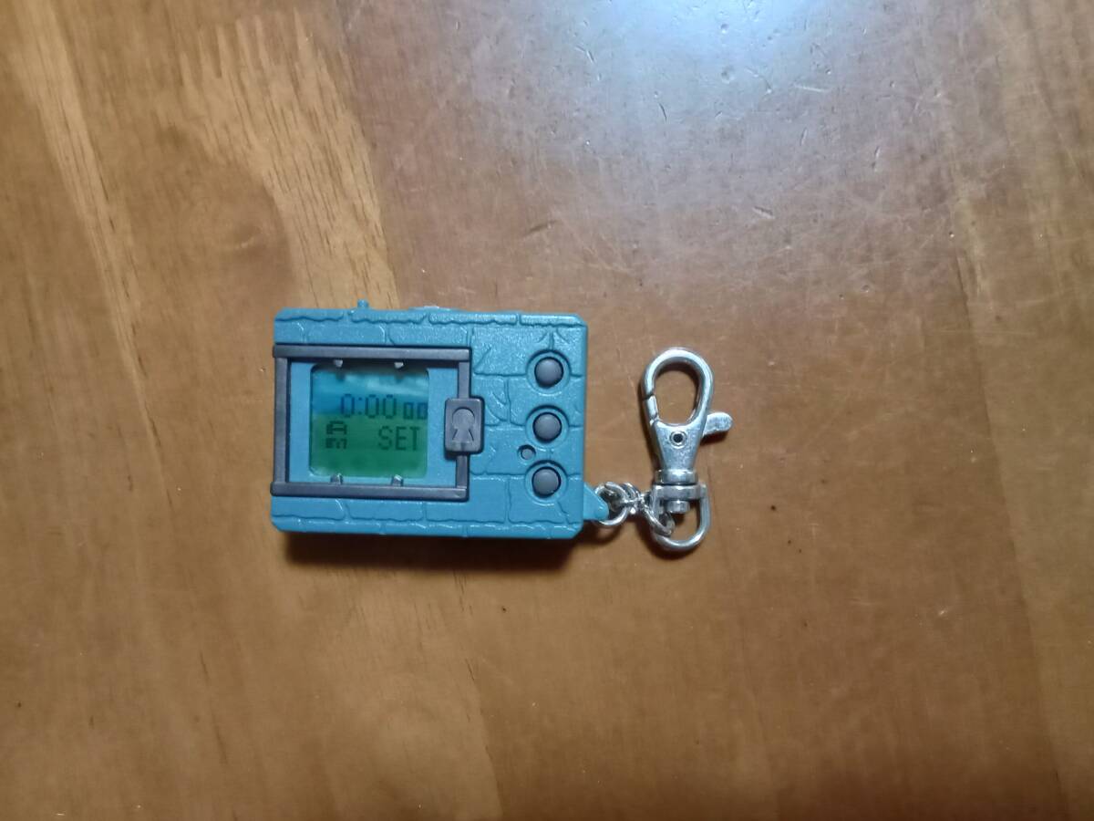 バンダイ　デジタルモンスター　初代1997年　デジモン育成携帯ゲーム_画像1