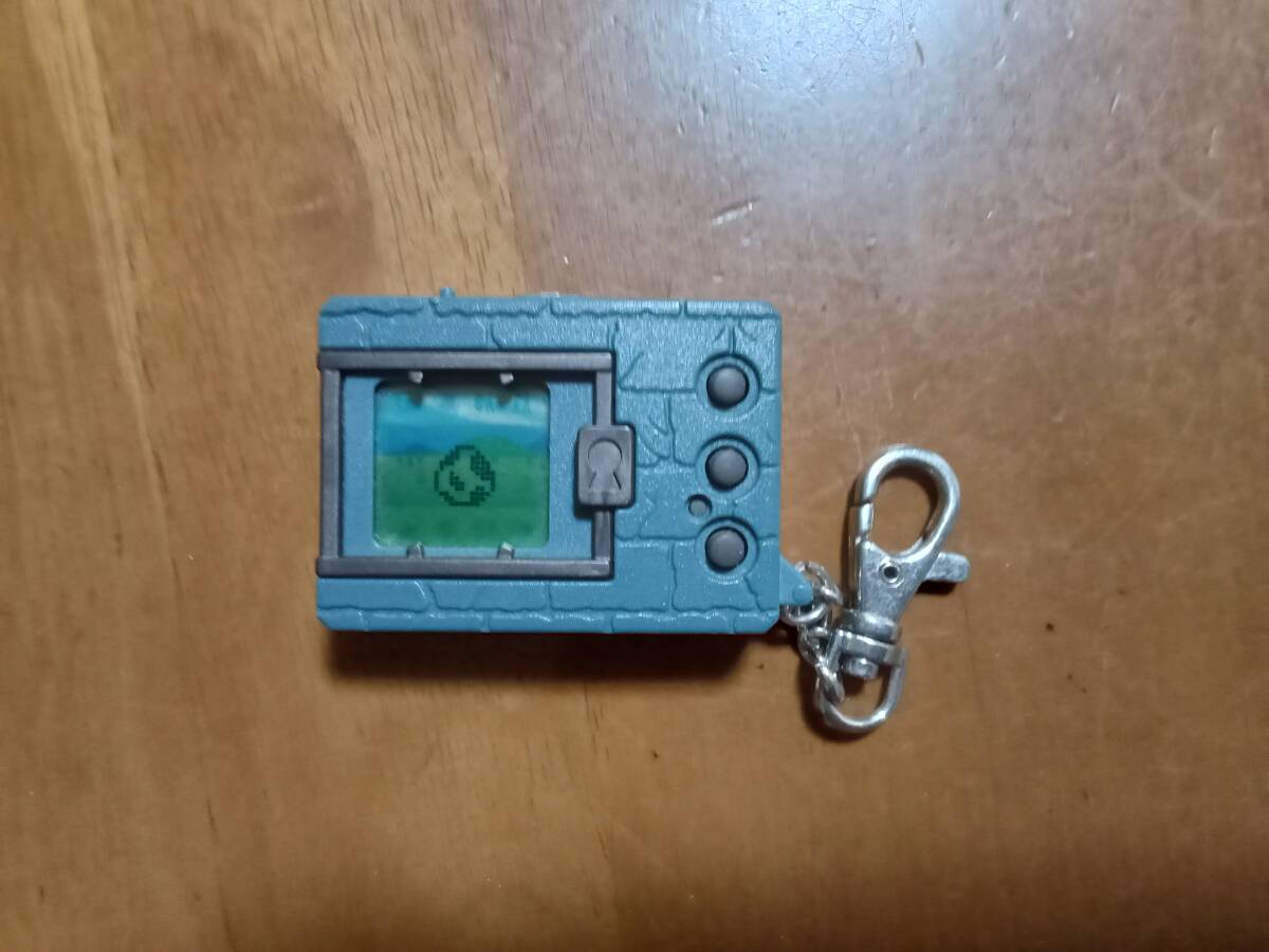 バンダイ　デジタルモンスター　初代1997年　デジモン育成携帯ゲーム_画像2