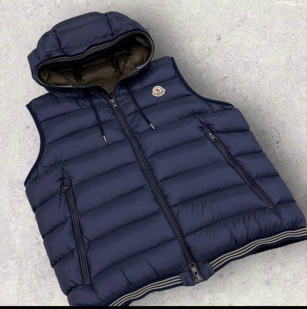 極美品】 MONCLER モンクレールダウンベスト AMIENS 紺フード_画像3