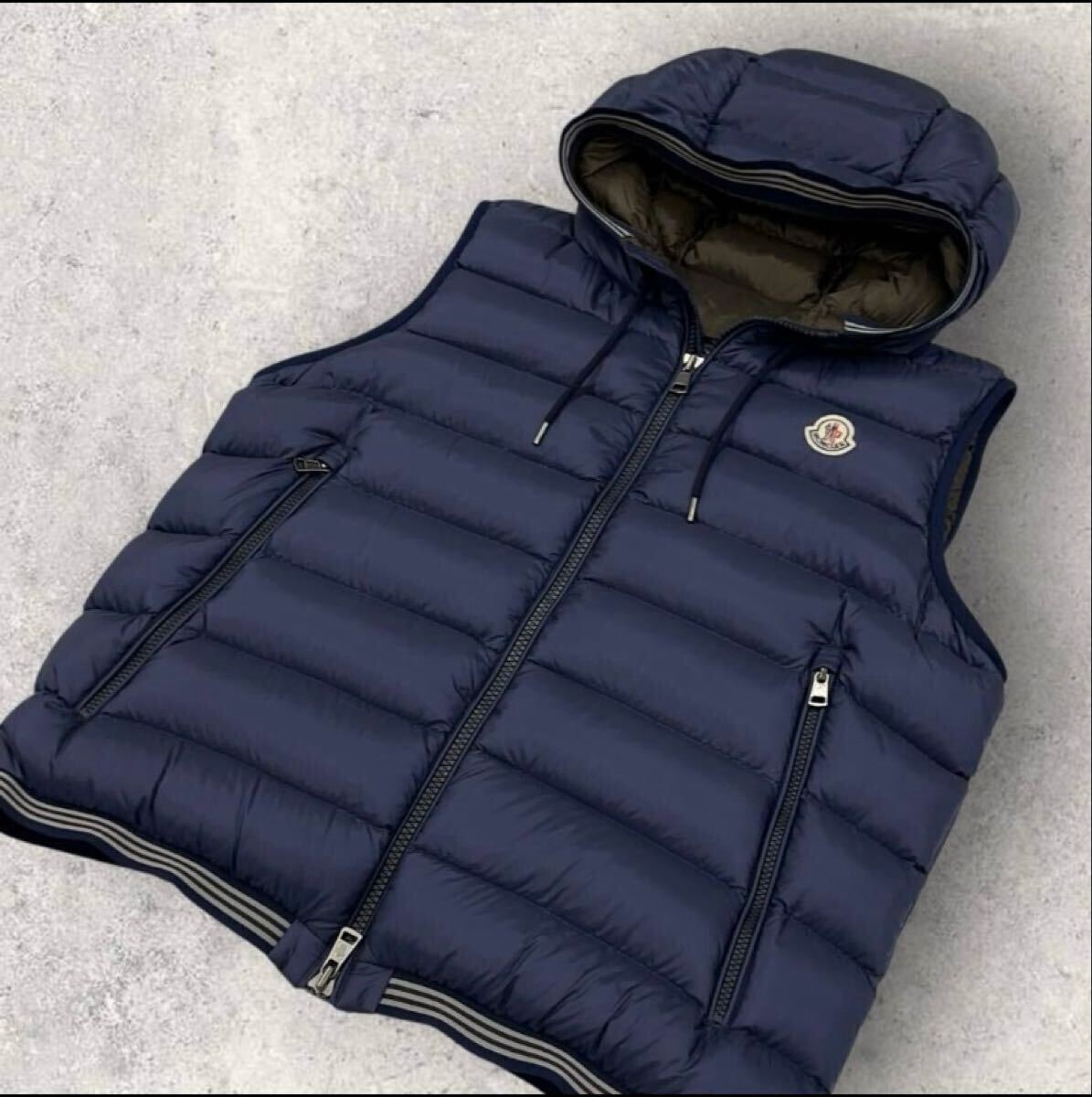 極美品】 MONCLER モンクレールダウンベスト AMIENS 紺フード_画像4