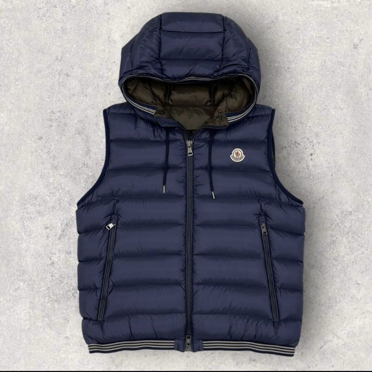 極美品】 MONCLER モンクレールダウンベスト AMIENS 紺フード_画像2