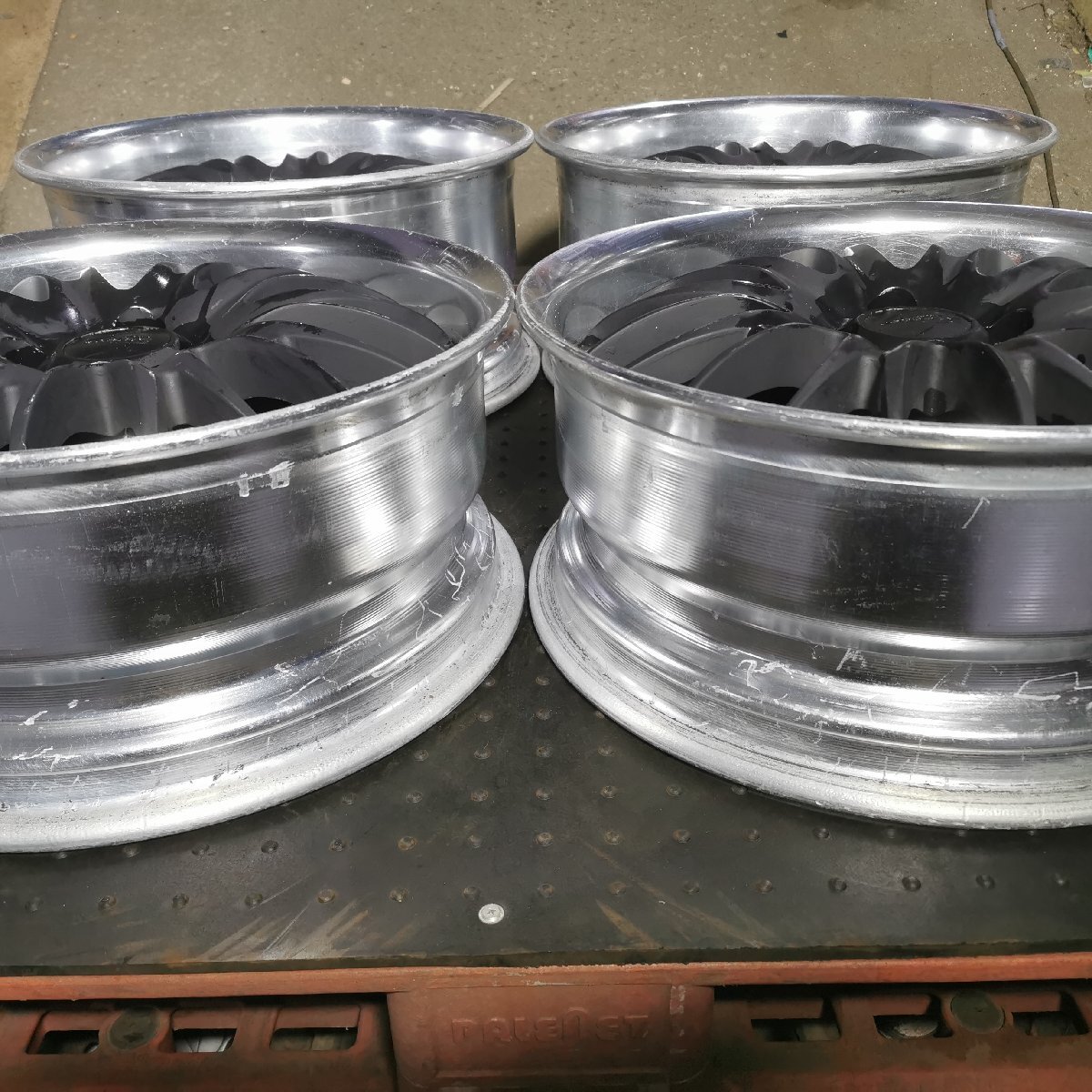 D10-30【4本価格】【17×7J 17x8J 4x100 ET+35/+25 ハブ60】WORK SEEKER・前後サイズ違い・店頭引取可能・適格請求書発行可能★中古品_画像2