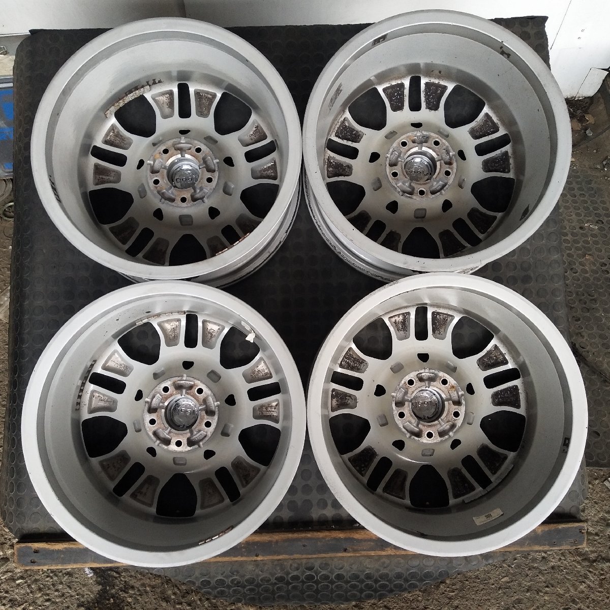 T8-202【4本価格】【17x7J 5x110 ET+40 ハブ65】Jeep純正・コンパス等・店頭引取可能・適格請求書発行可能★中古品_画像7