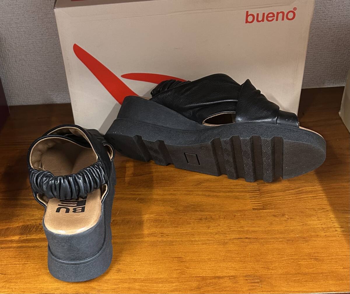 新品☆BUENO★高級ソフト本革製のクロスベルトサンダル☆黒☆23.5㎝_画像3
