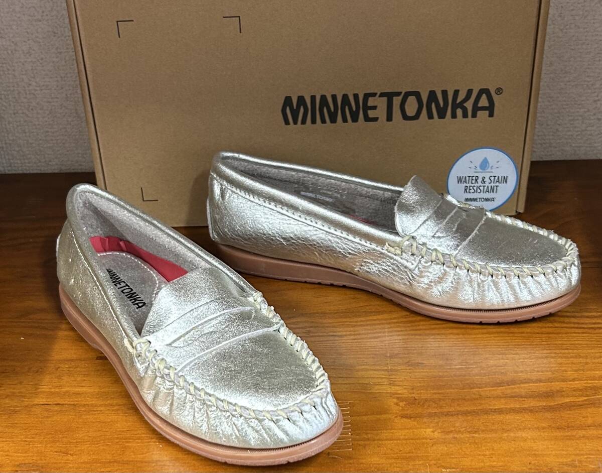  новый товар * Minnetonka. высококлассный натуральная кожа Loafer мокасины * серебряный *US8*24.5.