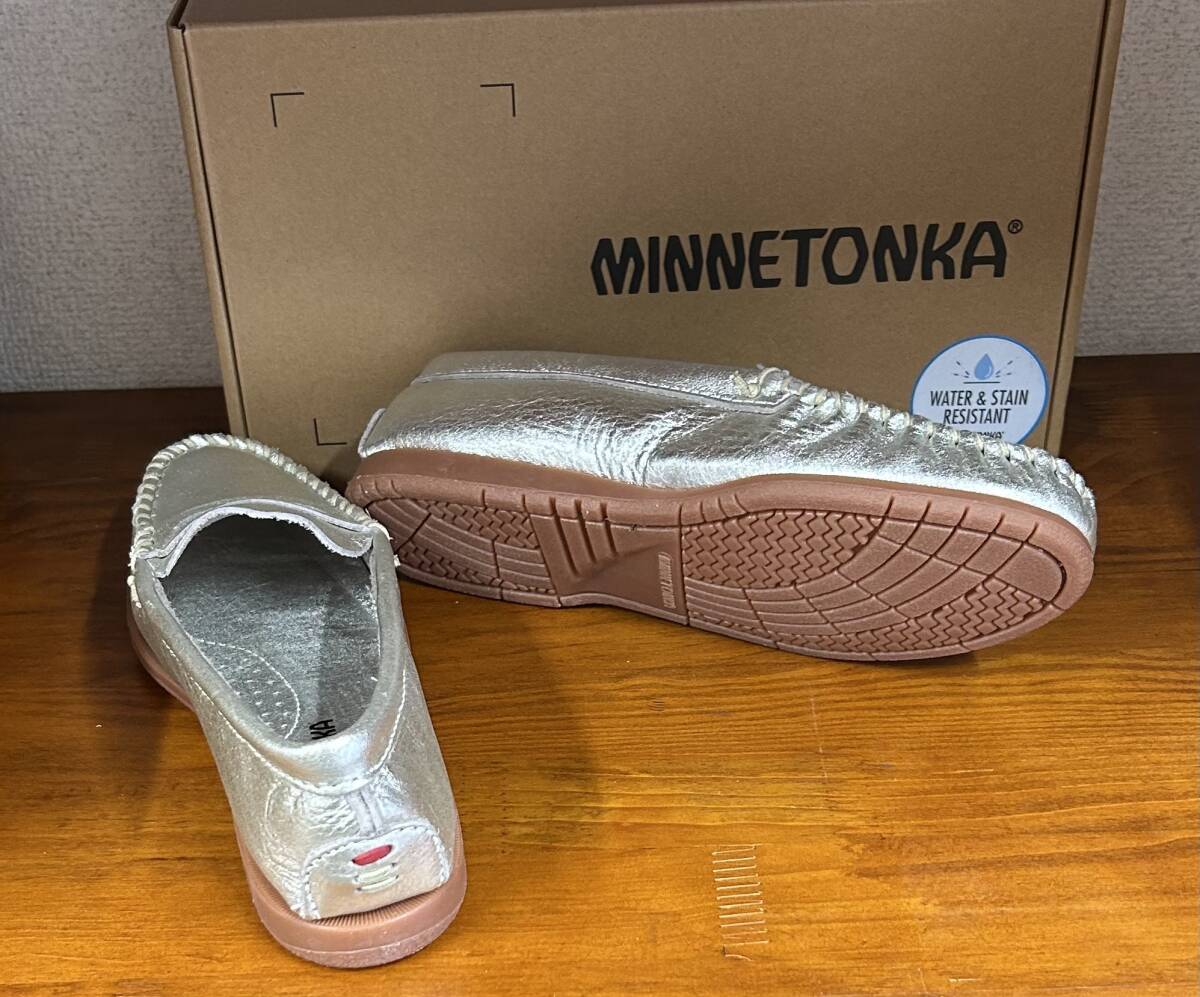  новый товар * Minnetonka. высококлассный натуральная кожа Loafer мокасины * серебряный *US8*24.5.