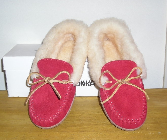 новый товар * Minnetonka. овчина натуральная кожа мутон мокасины * красный *US6*23.5. новый товар * Minnetonka. овчина натуральная кожа мутон мокасины * красный *US6*23.5.