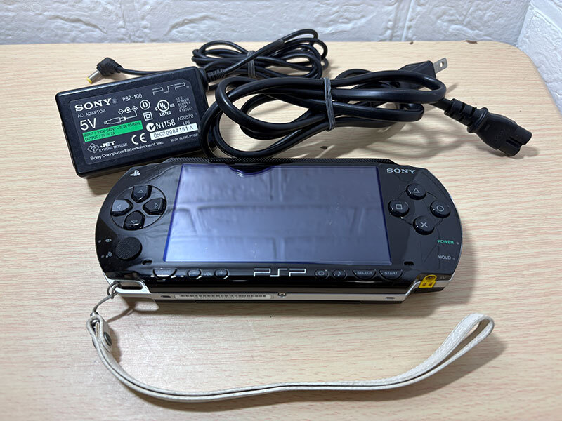 SONY PSP-1000 ソニー プレイステーションポータブル ブラック バッテリーなし 簡易動作確認済 ジャンク_画像1