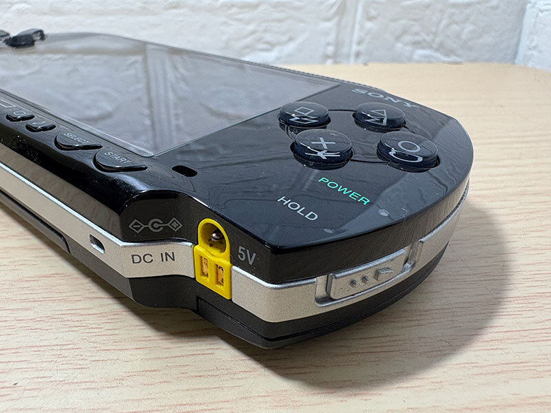 SONY PSP-1000 ソニー プレイステーションポータブル ブラック バッテリーなし 簡易動作確認済 ジャンク_画像10