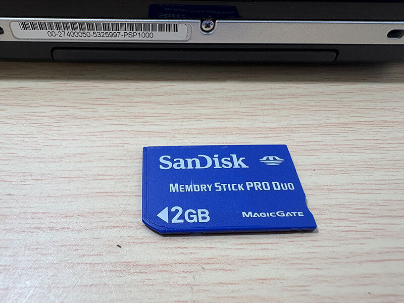 SONY PSP-1000 ソニー プレイステーションポータブル ブラック バッテリーなし 簡易動作確認済 ジャンク_画像3