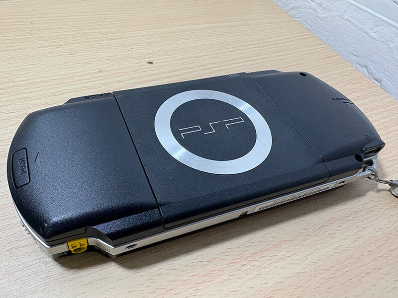 SONY PSP-1000 ソニー プレイステーションポータブル ブラック バッテリーなし 簡易動作確認済 ジャンク_画像9