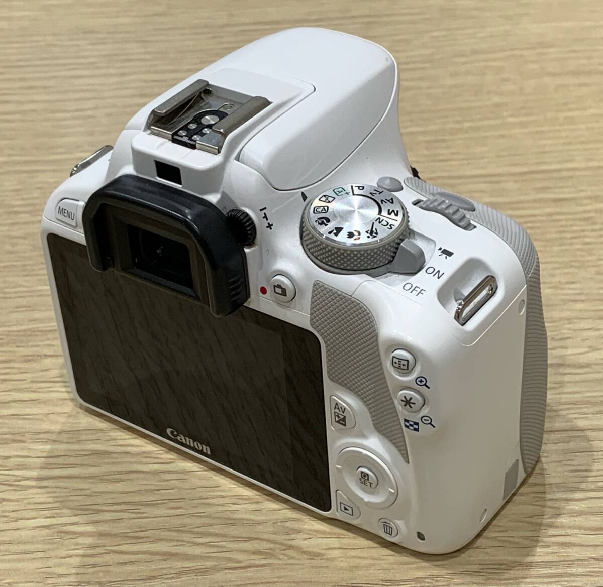 Y#19731 Canon EOS Kiss X7 ホワイト EF-S 18-55mm 1:3.5-5.6 IS STM 40mm 1:2.8 STM デジタル一眼レフカメラ 動作未確認_画像4
